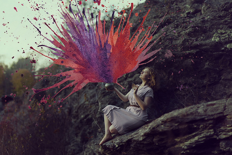 Aliza Razell Ella combina acuarela y fotografía para crear imágenes surrealistas