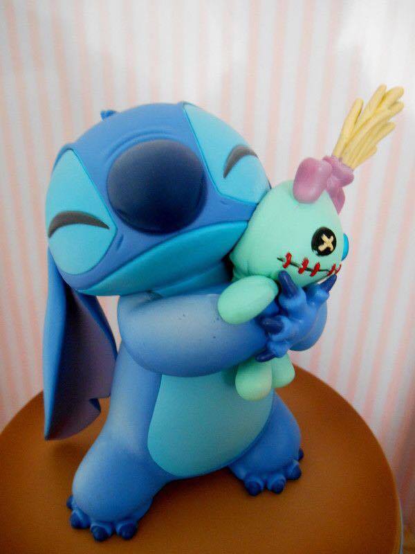 12 artículos inspirados en Stitch que mueres por coleccionar | Caracteres