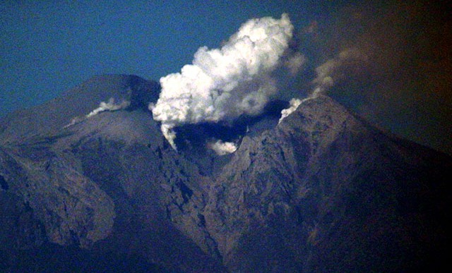 Recuperan imágenes de los últimos momentos de excursionistas tras erupción volcánica