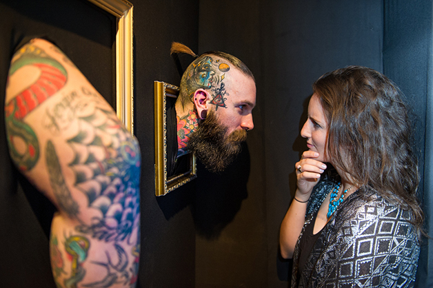 Galería de Londres exhibe a personas tatuadas como obras de arte