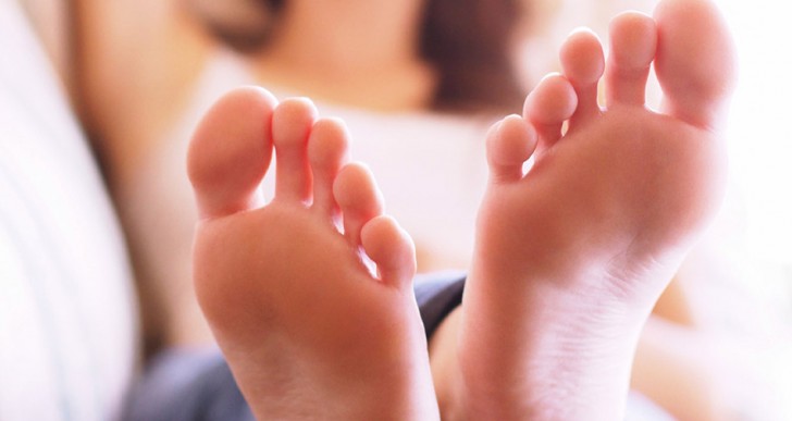 Por qué deberías de revisarte la suela de los pies una vez al año