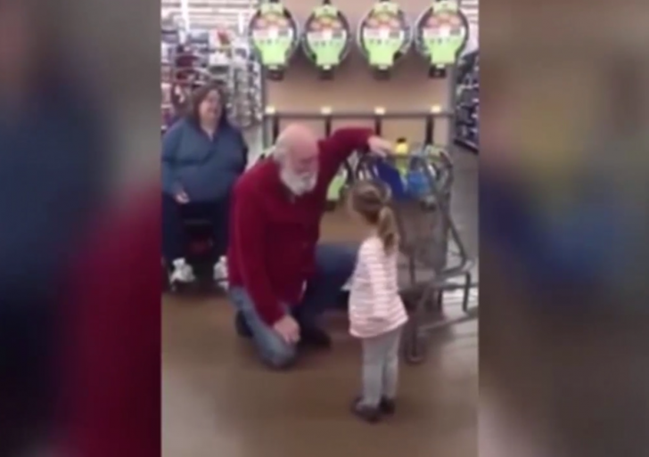 Esta niña que cree que encontró a Santa es lo más tierno que verás hoy