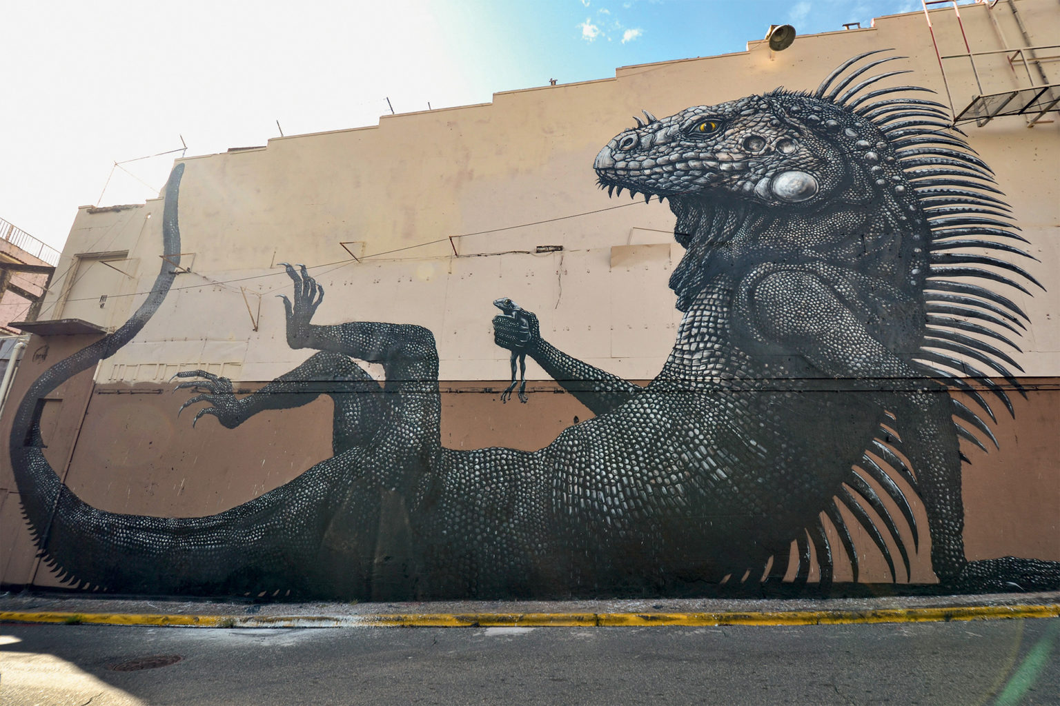 Increíbles murales de animales en blanco y negro por ROA | Caracteres