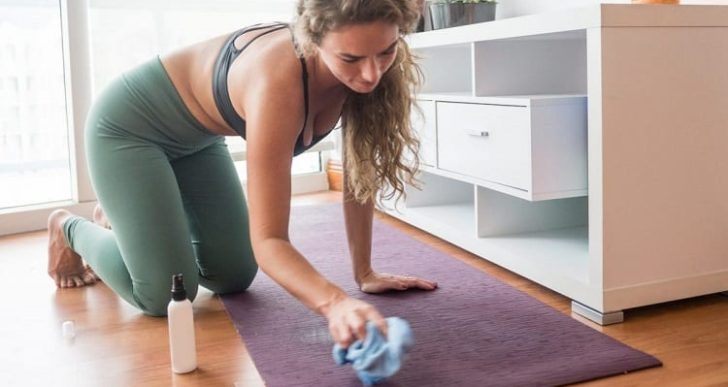 Cómo desinfectar y limpiar tu tapete de yoga correctamente