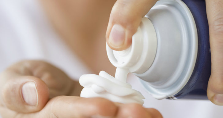 ¿Puedes usar crema para afeitar para aliviar las quemadas de sol?