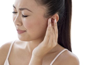 Cómo sacarte agua del oído de manera sana